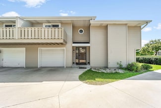 6421 S Crabapple Ct Unit 3, Oak Creek, WI 53154
