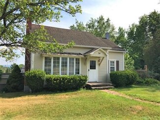 34 Hammond St, Saranac, NY 12981