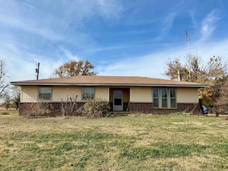12724 S 16th St, Bison, OK 73720