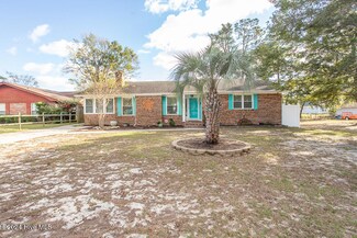 9239 Landing Dr SW, Calabash, NC 28467