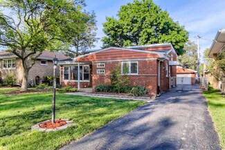 905 Meadowcrest Rd, La Grange Park, IL 60526