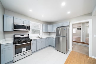 27 W 16th St Unit B, Bayonne, NJ 07002