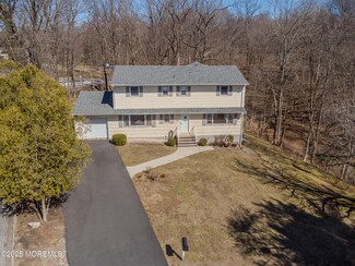 4 Meredith Place E, Piscataway, NJ 08854