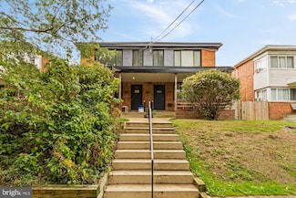 215 Hawaii Ave NE, Washington, DC 20011