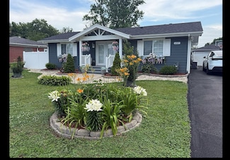 17W287 Stillwell Rd, Oakbrook Terrace, IL 60181