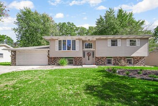 2289 Sandwood St, Portage, IN 46368