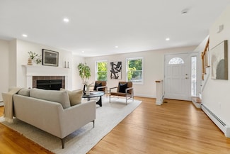 29 Cottage St, Newton Upper Falls, MA 02464