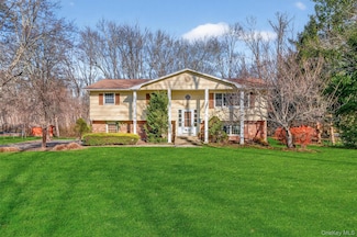 38 E Mayer Dr, Suffern, NY 10901