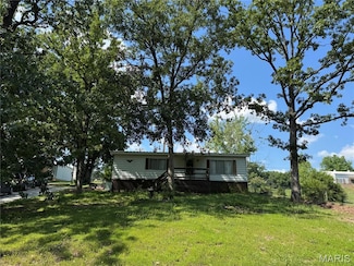 19695 Laverne Dr, Warrenton, MO 63383
