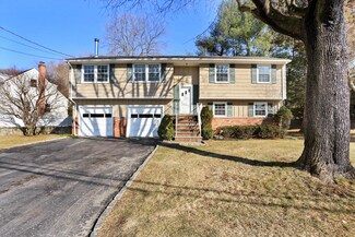 565 River Rd, Cos Cob, CT 06807