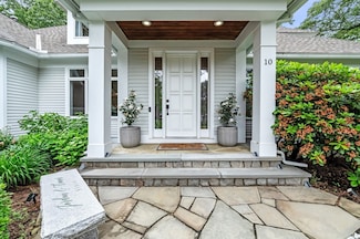 10 Hawk Hill Ln, Ipswich, MA 01938