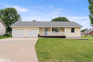 604 10th St SE, Orange City, IA 51041