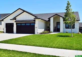 5445 Kestrel Pkwy, Omaha, NE 68022