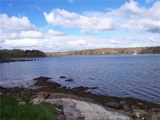 14 Thornbush Ln, Saint George, ME 04860