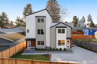 817 N 115th St, Seattle, WA 98133