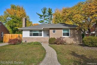 3102 Woodslee Dr, Royal Oak, MI 48073