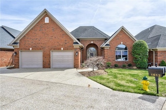 1610 Golf Hill Dr, Jeffersonville, IN 47130