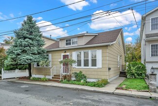 185 Weigands Ln, Secaucus, NJ 07094