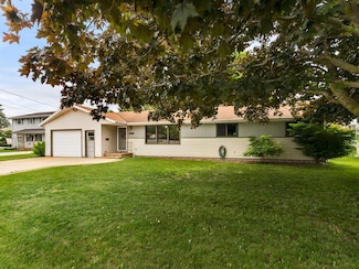 1753 Michigan St, Sturgeon Bay, WI 54235