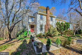5704 Walnut Wood Ln, Burke, VA 22015