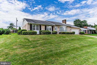 640 Maria Dr, Harrisburg, PA 17109