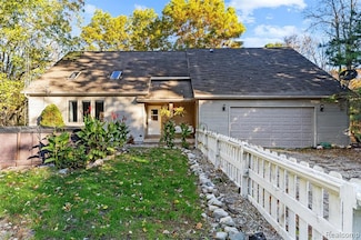 12266 Lillie Rd, Byron, MI 48418