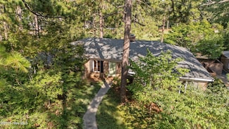 525 Fairway Dr, Southern Pines, NC 28387