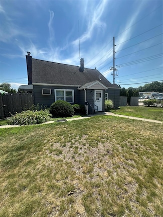2 Bluespruce Rd, Levittown, NY 11756