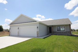 1719 N Brookside Ln, York, NE 68467