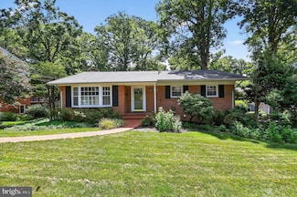 8233 Stonewall Dr, Vienna, VA 22180