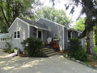 1212 East St, Spring Grove, IL 60081