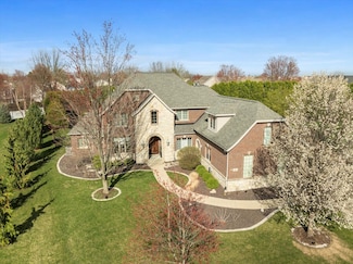 24 Stonebrook Ct, Bloomington, IL 61704