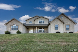 31899 Red Oak Dr, Brighton, IL 62012