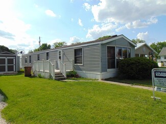 420 Garfield Ave, Farnhamville, IA 50538