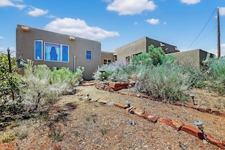 26 Apache Creek Rd, Santa Fe, NM 87505