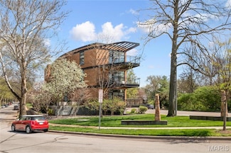 7542 Cromwell Dr Unit 2A, Saint Louis, MO 63105