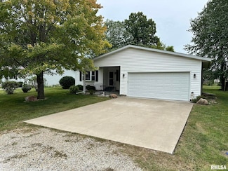 13 Melrose Ln, Lewistown, IL 61542