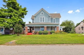 811 S Barker Ave, El Reno, OK 73036