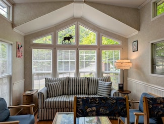 7 Hollows Rd, Holderness, NH 03245