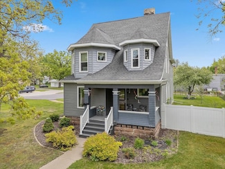 924 Capital St, Wisconsin Dells, WI 53965