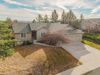 3734 SW Wickiup Place, Redmond, OR 97756