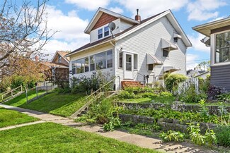1321 Hinkley Ave NW, Cedar Rapids, IA 52405