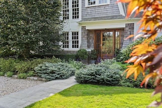 231 Flying Point Rd, Southampton, NY 11968