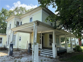 302 Maple St, Rossville, IL 60963
