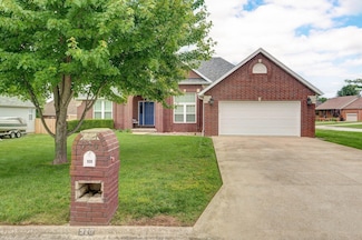 920 Bradford Ct, Marshfield, MO 65706