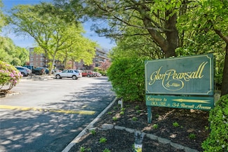 32 Pearsall Ave Unit 1C, Glen Cove, NY 11542