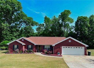 106 Ballard Ave, Opelika, AL 36804