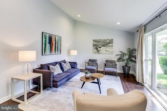 4422 Roundhill Rd, Alexandria, VA 22310