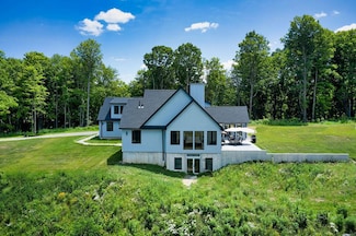 75 Red Fox Ln, Salt Point, NY 12578