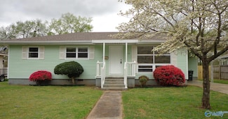 819 Giles Dr NE, Huntsville, AL 35801